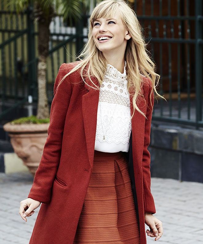 袖・デコルテシースルー刺繍ブラウス - 画像 (5)